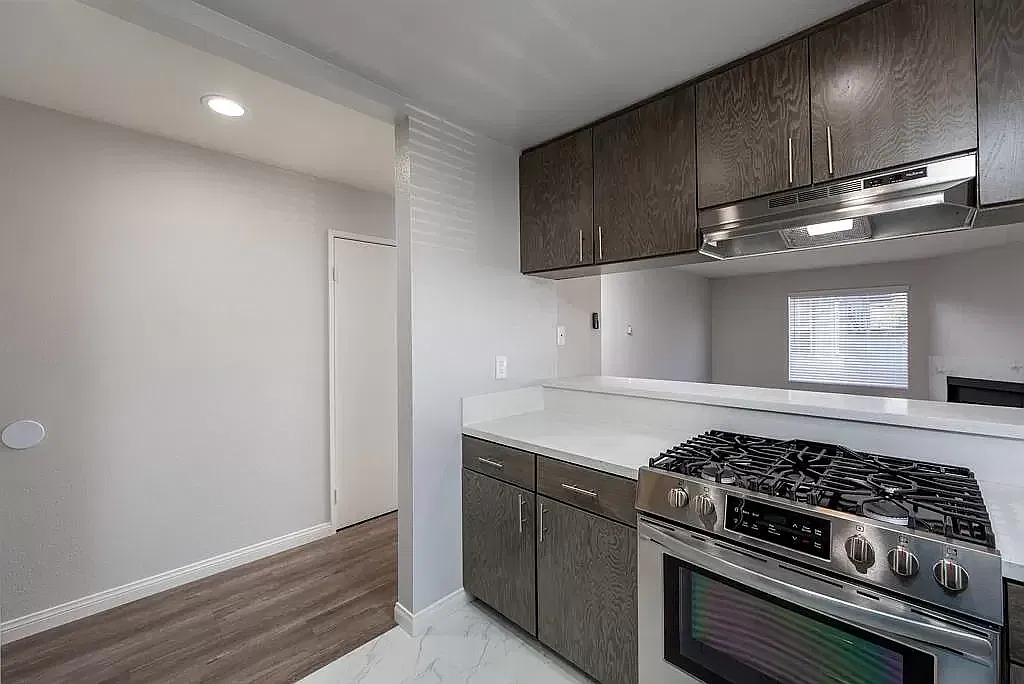 2 bed, $900 — Photo 3
