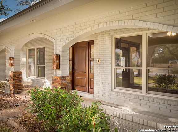 3rd image of 3731 Marymont Dr