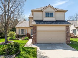 30701 Sandalwood Cir, Novi, MI 48377