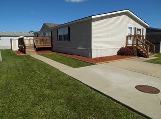 23456 Valley Dr, Brownstown, MI 48174