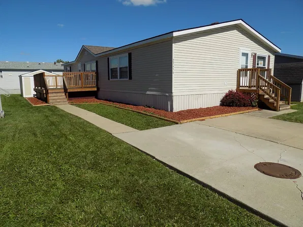 23456 Valley Dr, Brownstown, MI 48174