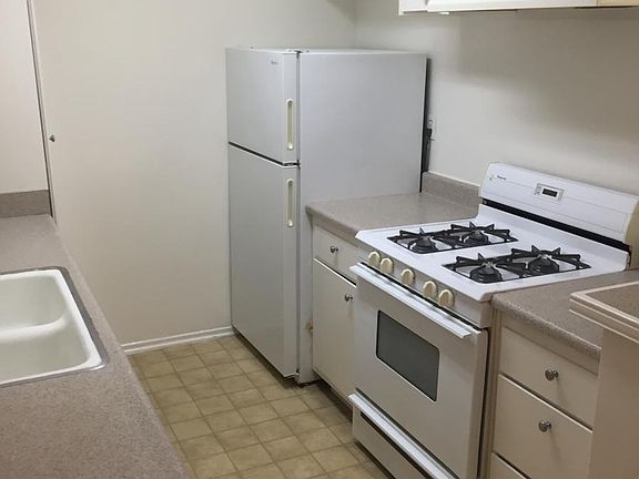 4th image of 1435 S Bundy Dr APT 2
