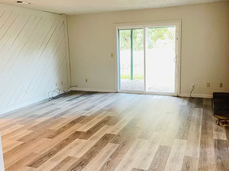 8237 Sunrise Blvd — Photo 4