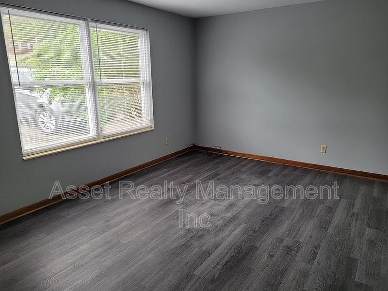 1st image of 905 Flanders Ln #2