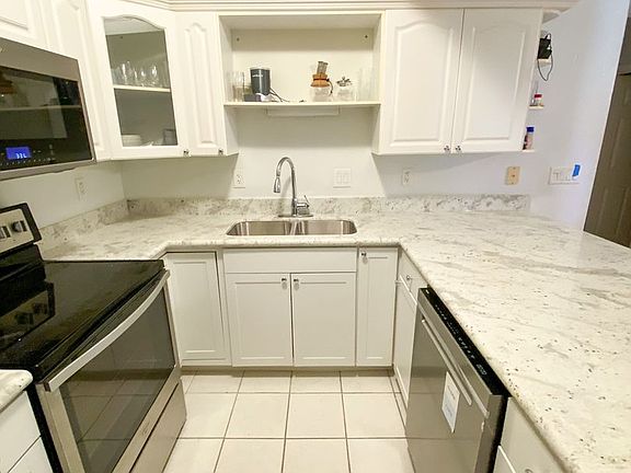 3rd image of 201 SE 2nd Ave Suite 304