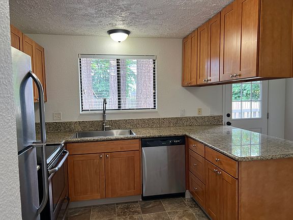 5th image of 1078 SE Fir Grove Loop