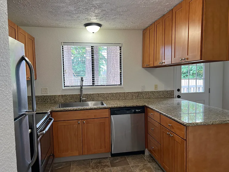 1078 SE Fir Grove Loop — Photo 5