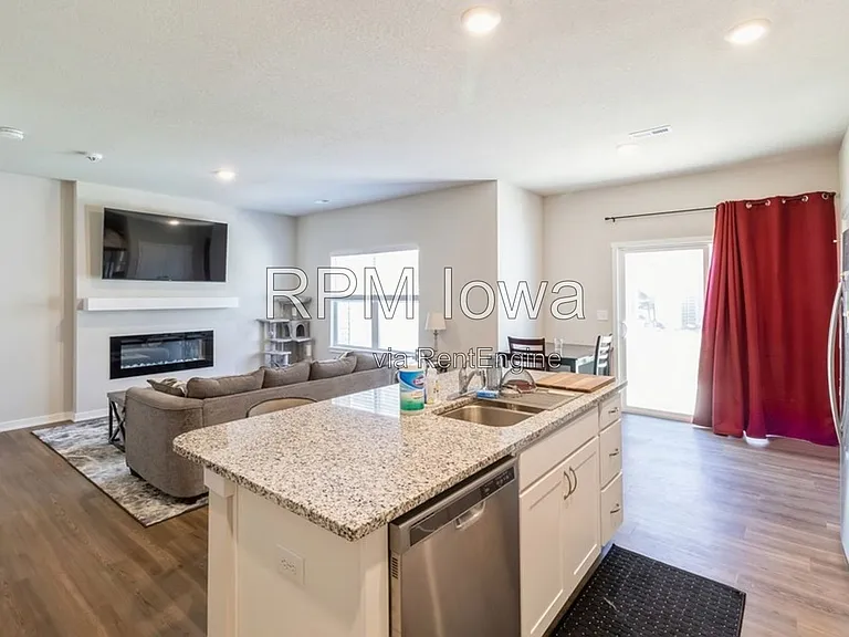 3220 NW Greenwood St — Photo 5