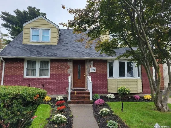 224 Costar Street, Westbury, NY 11590