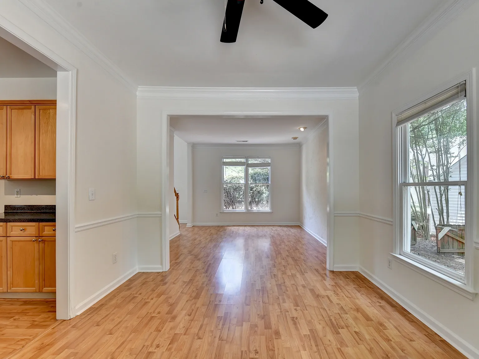3 bed, 2.5 bath, 2500 sqft, $2,800 — Photo 4