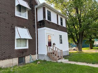 903 11th St, Rockford, IL 61104