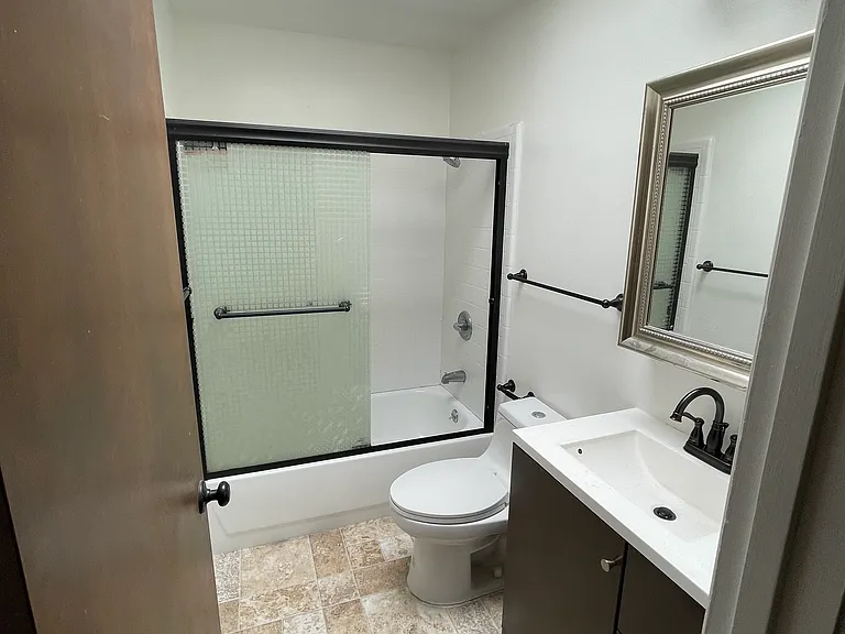 200 Byrne St #200 — Photo 5