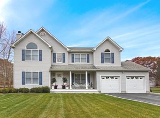 11 N Woods Rd, Baiting Hollow, NY 11933