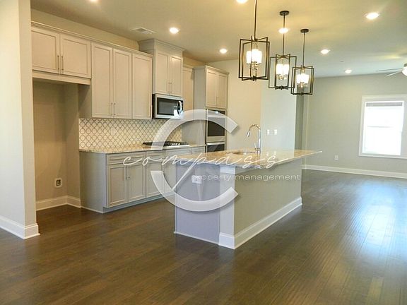 2nd image of 1024 Knoxboro Ln