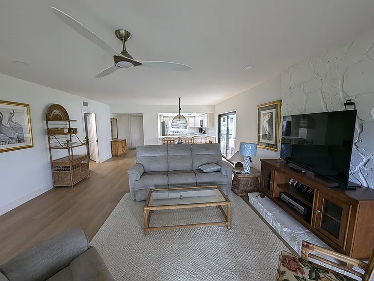 404 Clubhouse Cir — Photo 11