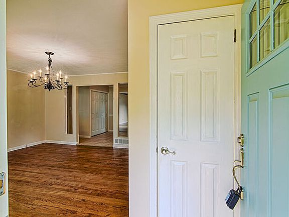 3rd image of 3871 Honeysuckle Dr SE
