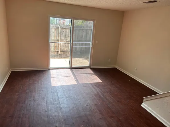 604 W Collins St, Denton, TX 76201