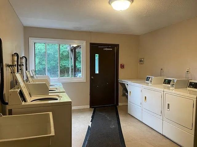 19 Country Club Dr — Photo 14