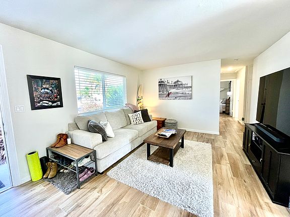 3rd image of 455 Edgehill Ln Unit 1