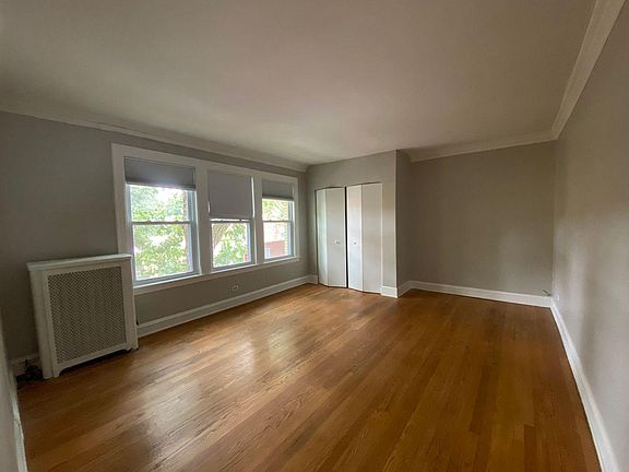 5th image of 3306 W Catalpa Ave APT 2
