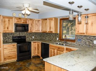 514 Oak Ave, Hatton, ND 58240