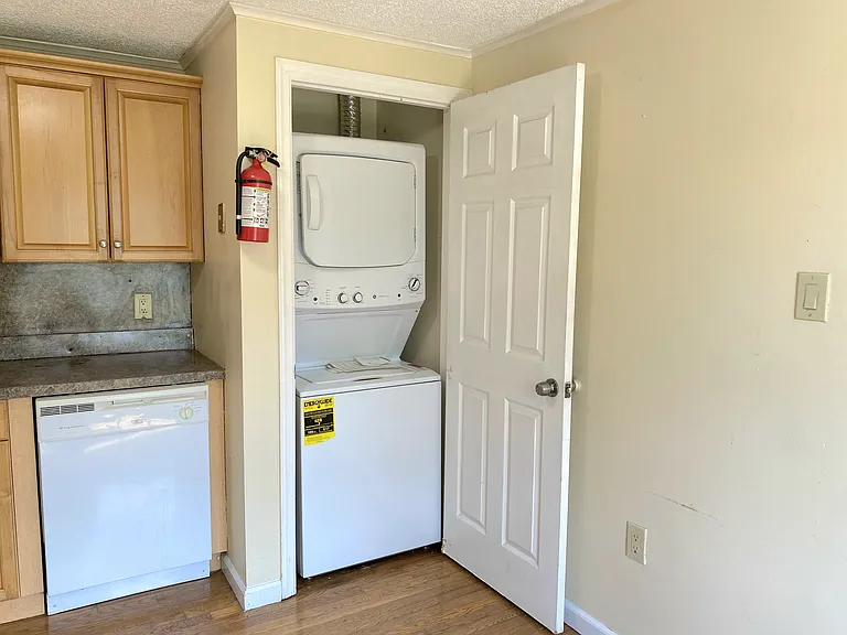 161 Maple St #2 — Photo 3