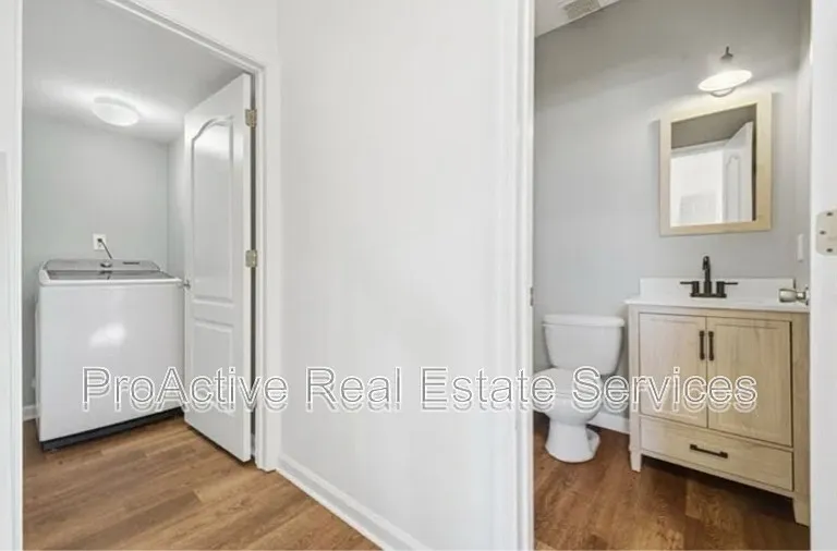 2021 Livingston St — Photo 24