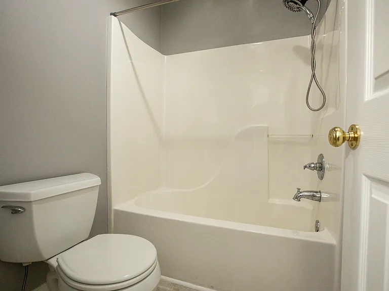 312 Queen Victoria Way — Photo 16