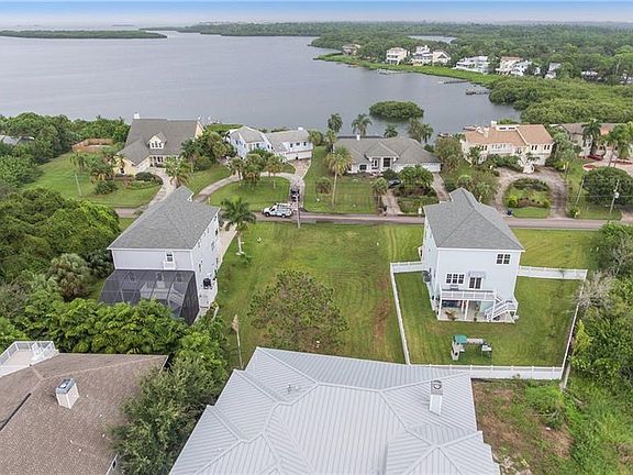 3rd image of 589 Oceanview Ave