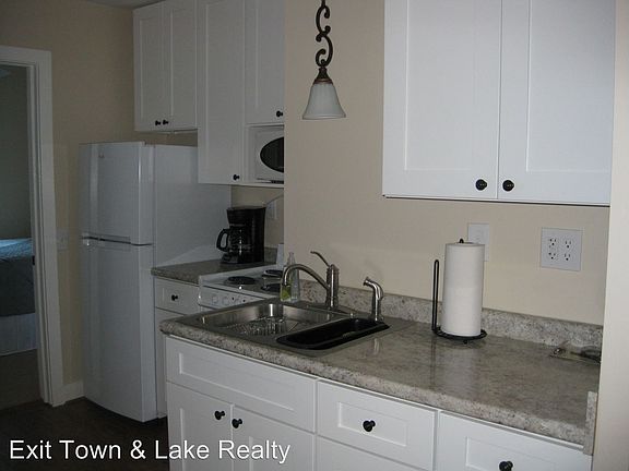 3rd image of 214B Windsor St