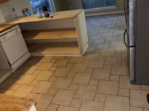 4th image of 7344 Robinson Dr