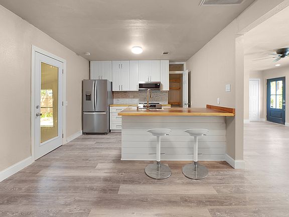 5th image of 2925 Carlson Dr #1