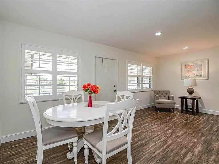 76 Royal Oak Dr #205 — Photo 5