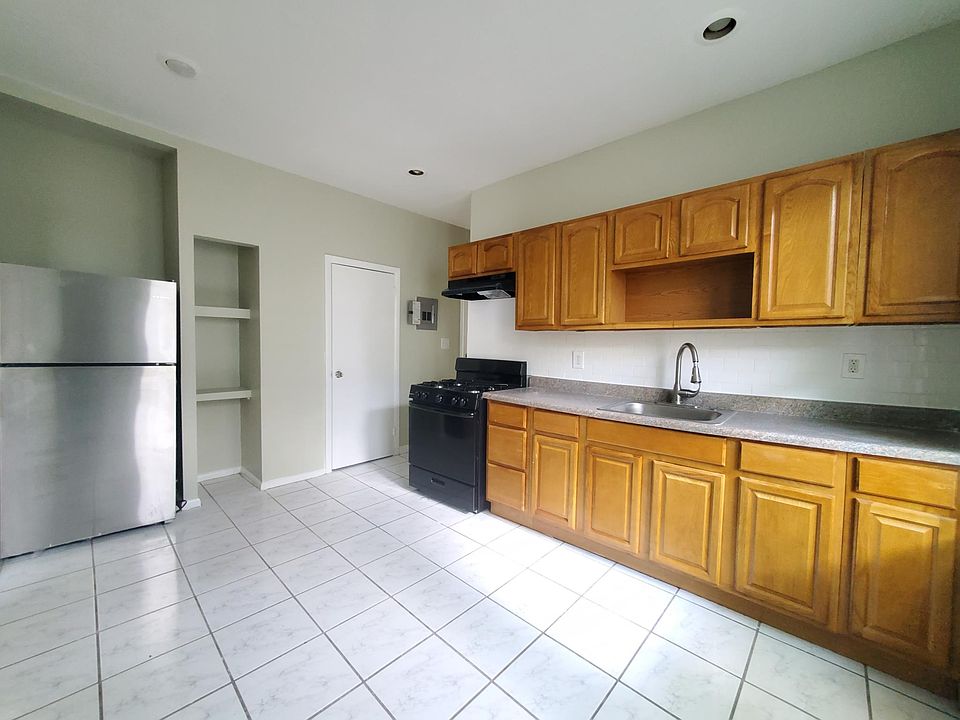 1st image of 242 Columbia Ave #2R