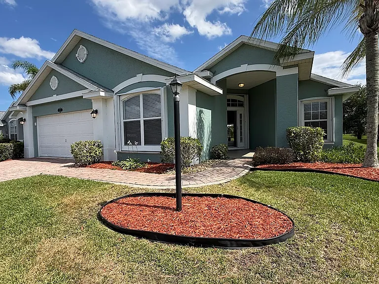 515 S Valencia Cir SW — Photo 2