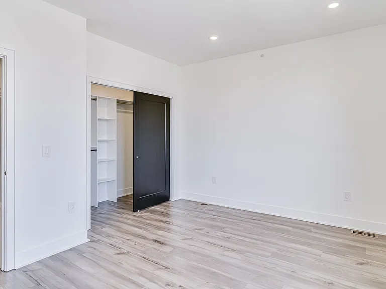 Brand New Luxury Townhouses — Photo 20