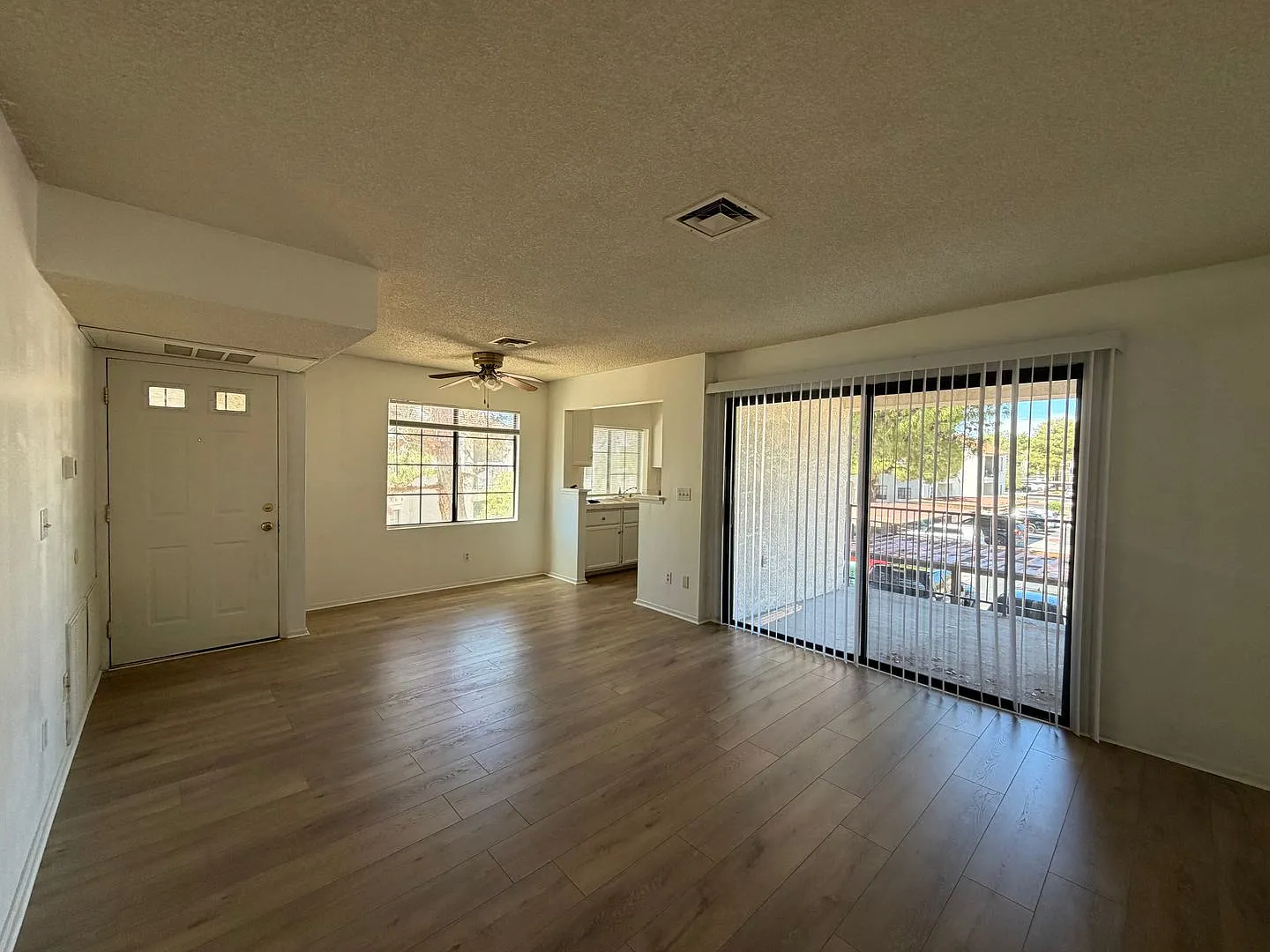 2 Bedroom condo near Tropicana and Rainbow — Photo 2