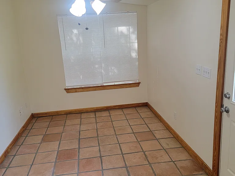 18422 Hilltop Dr — Photo 11