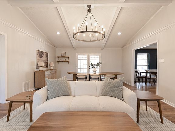 3rd image of 540 Topeka Dr