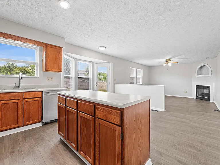 328 Regency Ave — Photo 25