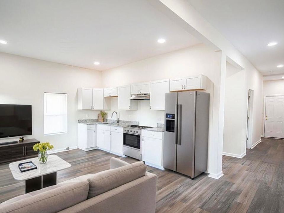 2nd image of 1540 Mill St