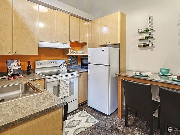 4th image of 425 Vine Street #713