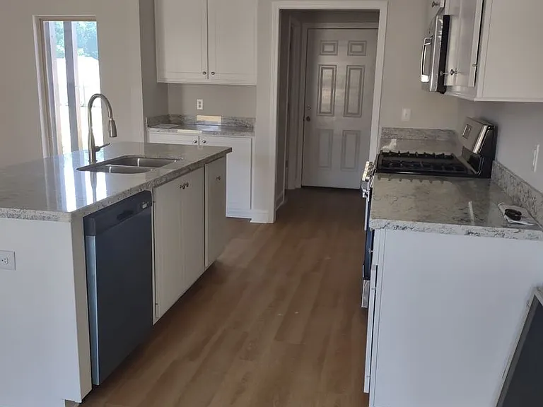 576 Silver Hill Dr — Photo 7