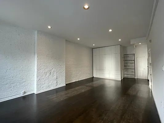 Rented by Compass | media 10