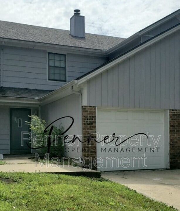 1st image of 511 NE Newport Dr
