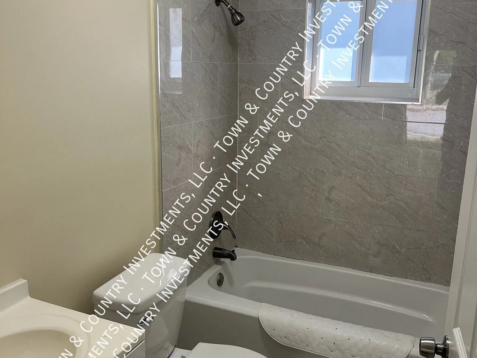 2 bed, 777 sqft, $1,900 — Photo 3