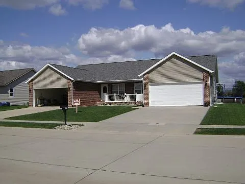 3 bed, 2200 sqft, $1,800 — Photo 1