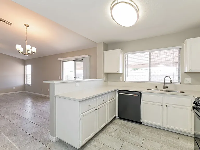 1042 Juniper Ridge Ave — Photo 7
