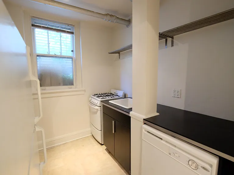 19XX W Marshall Ave — Photo 2