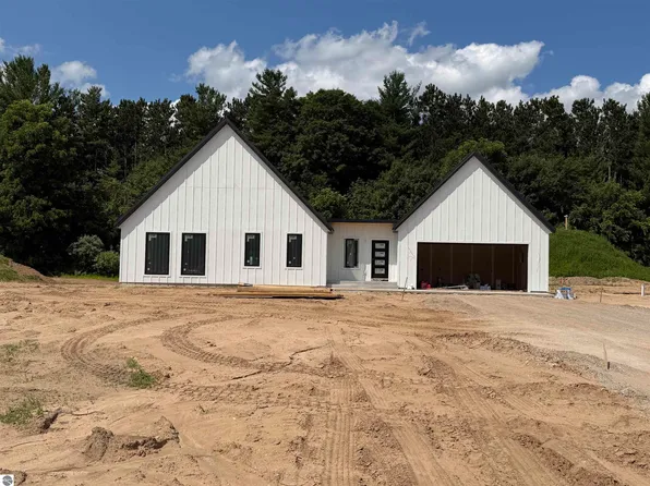 4141 Fireside Trl, Traverse City, MI 49685